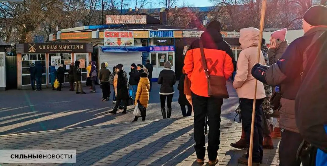 Гомельчане пришли поддержать "Хлебную майстэрню" — ее закрывали из-за проверок