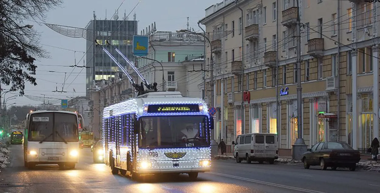 З тралейбуса эвакуявалі пасажыраў з-за сумкі, у якой быў рондаль з дранікамі