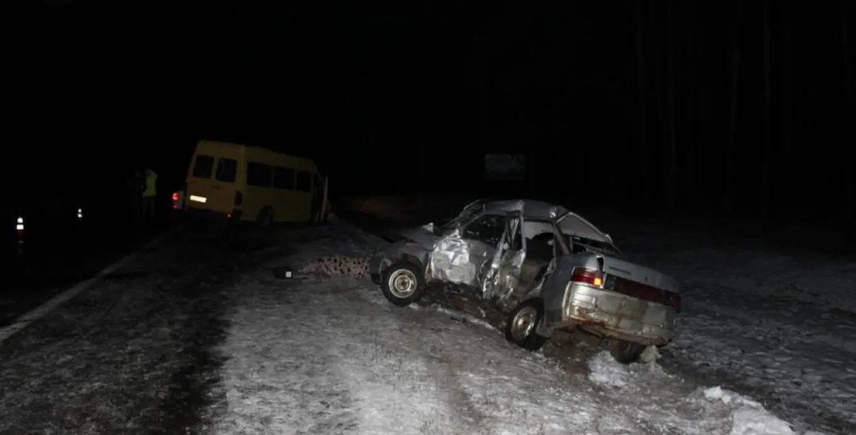 Пад Гомелем "Лада" ўрэзалася ў маршрутку, загінуў чалавек