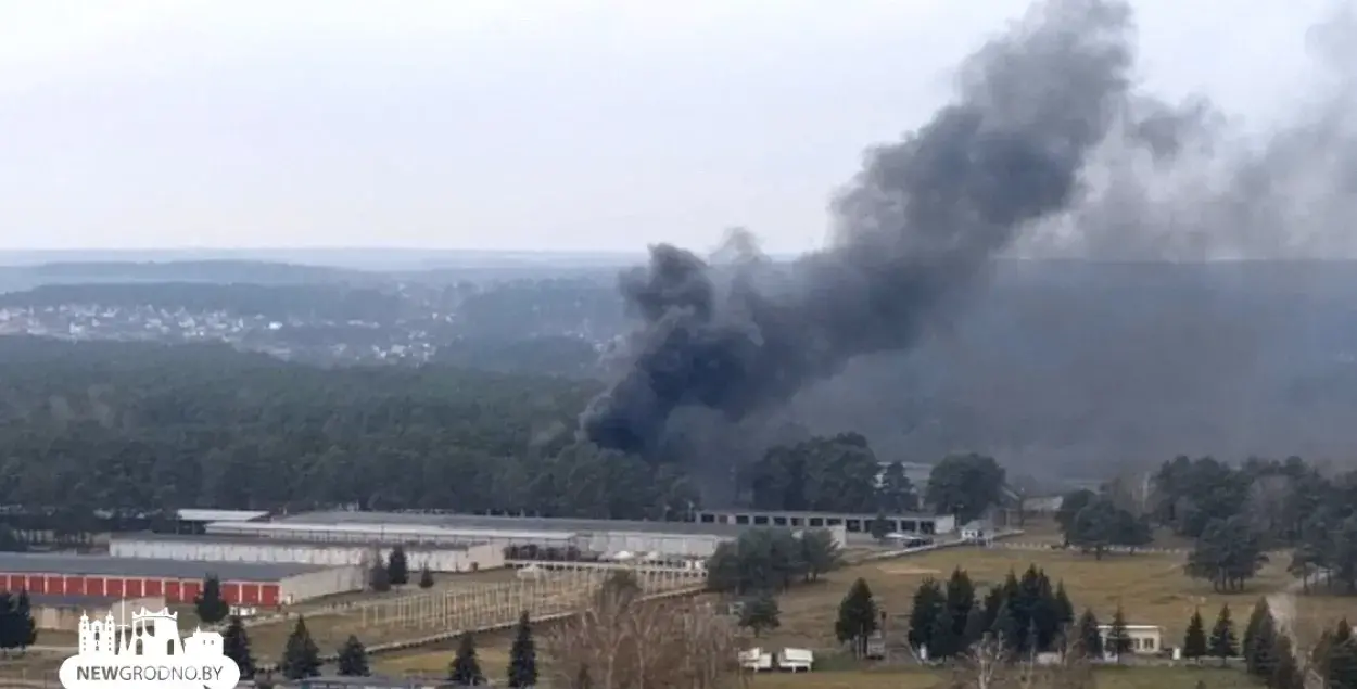 У Гродне адбыўся вялікі пажар у парку баявой тэхнікі механізаванай брыгады