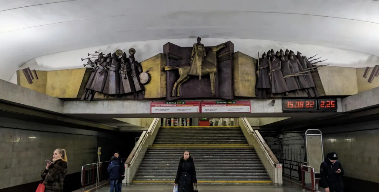 Салдат на станцыі метро “Фрунзенская” згубіў твар