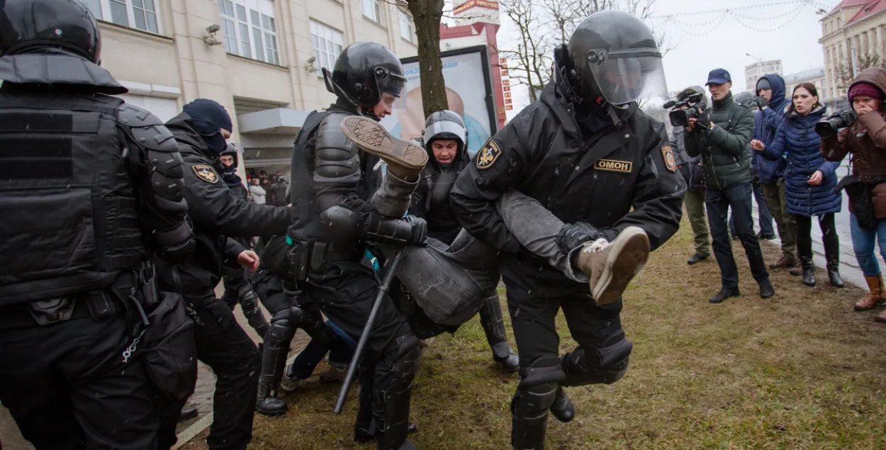 Дэлегацыя ЕС у Мінску згадала пра арышты і затрыманні мірных дэманстрантаў