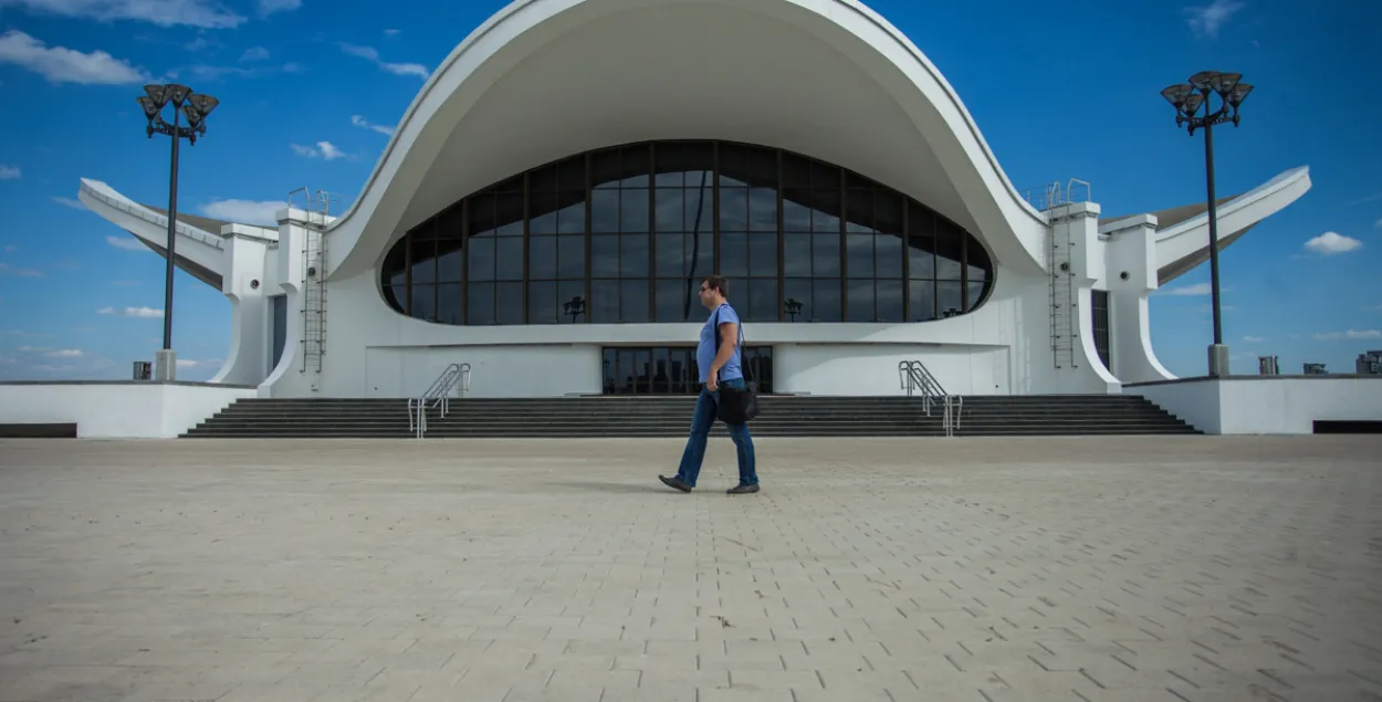 На рамонт тратуарнай пліткі ля "Белэкспа" патрацяць 19 тысяч долараў (фота)