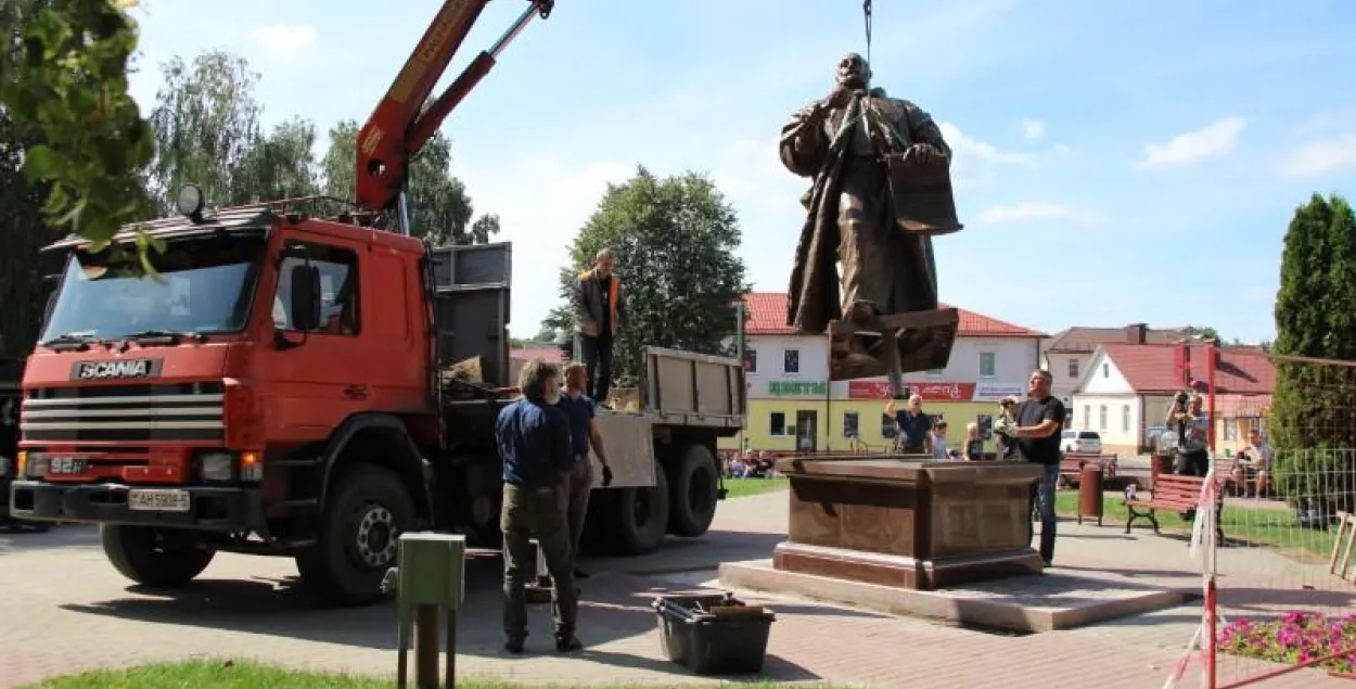 У Слоніме на плошчы Леніна ўсталявалі помнік Льву Сапегу