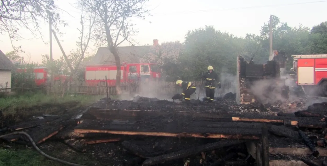 У Шчучынскім раёне ўначы згарэў дом, загінулі тры чалавекі