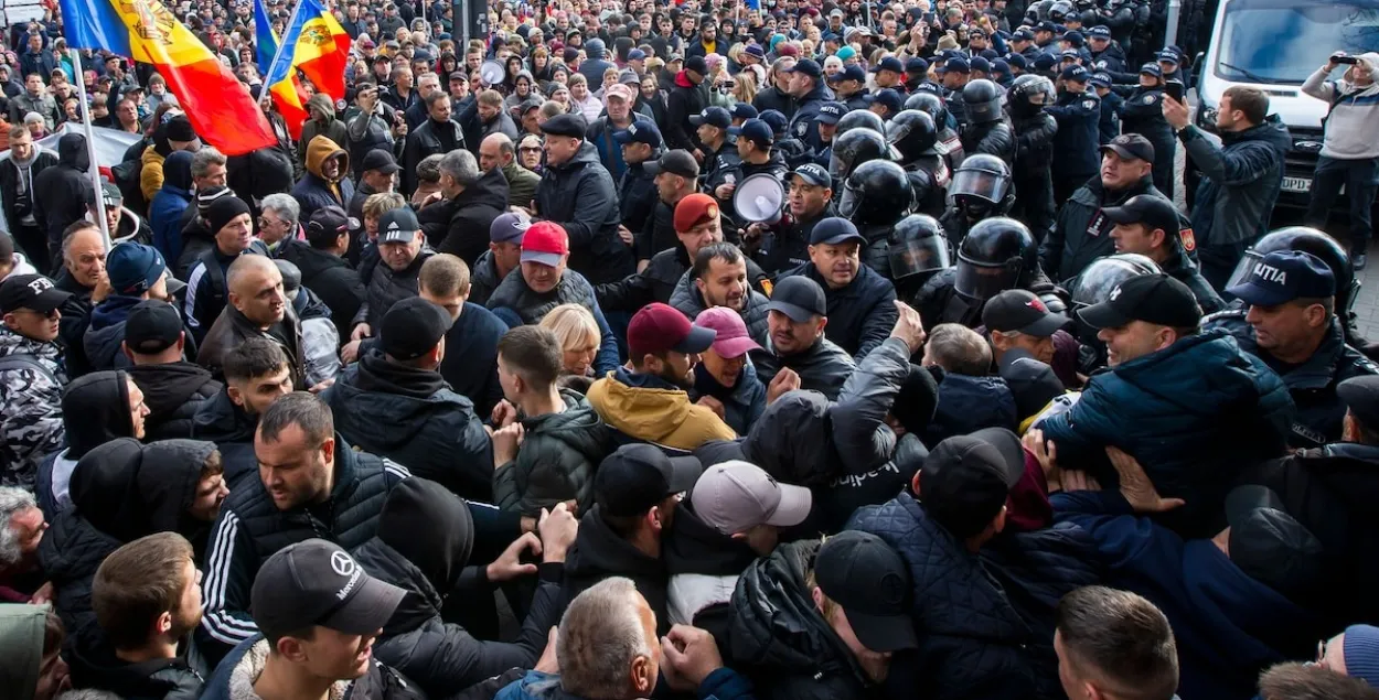 Акция протеста в Кишинёве 23 октября /&nbsp;EPA-EFE
