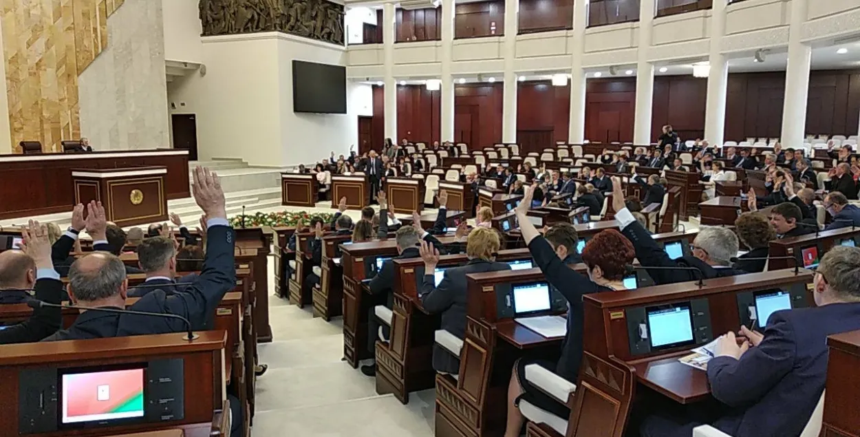 У беларускім парламенце не працуе сістэма галасавання (фота)