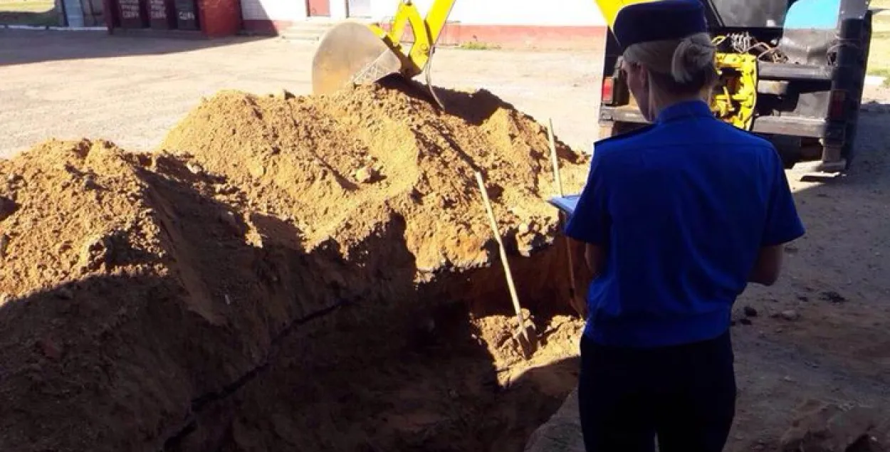 У Іванаве рабочага засыпала ў траншэі