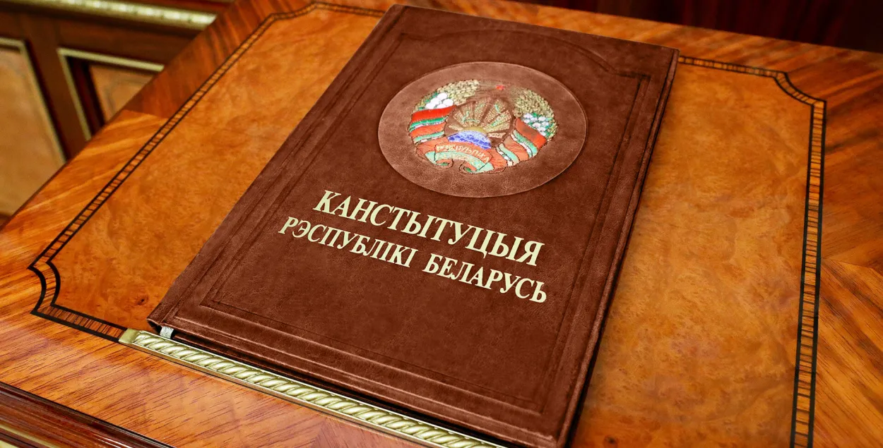 Лукашэнка абяцае апублікаваць новы праект Канстытуцыі праз "дзень-два"