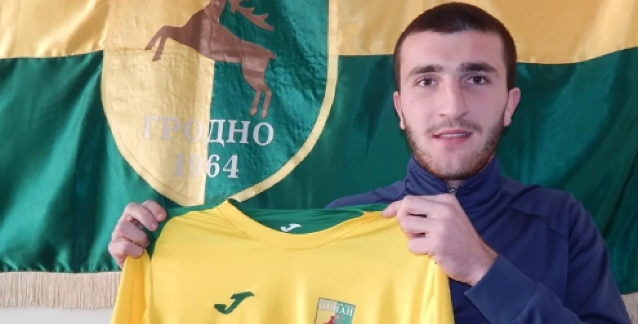 Гулец “Нёмана” падчас матчу з “Гомелем” зламаў ключыцу