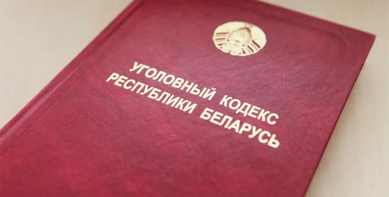 Брэсцкія мытнік і памежнік за хабар прапускалі аўто праз мяжу без дагляду