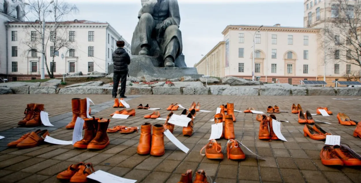 На плошчы Якуба Коласа ў Мінску з'явілася "арт-інтэрвенцыя"