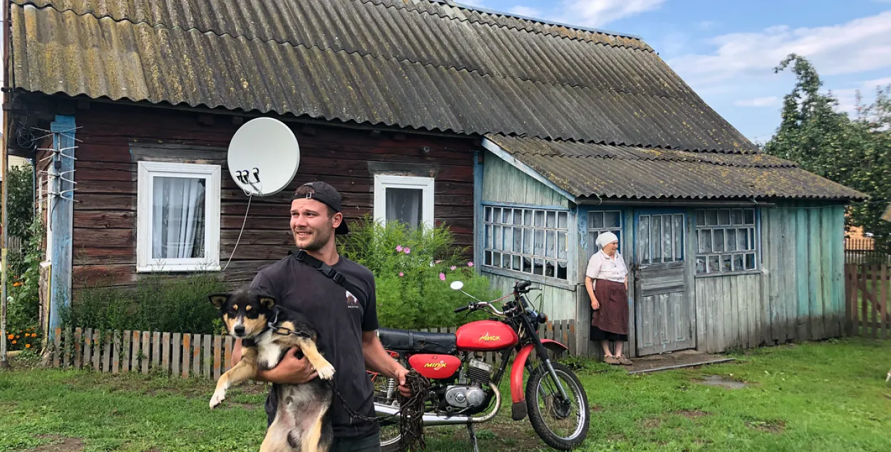 "Нічога не панятна": Макс Корж даў паслухаць лунінецкім бабулям свае песні