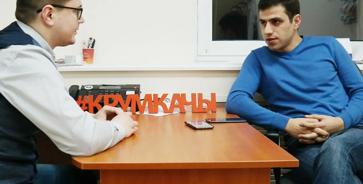 Ваге Мартиросян справа. Фото: ФК "Крумкачы"​
