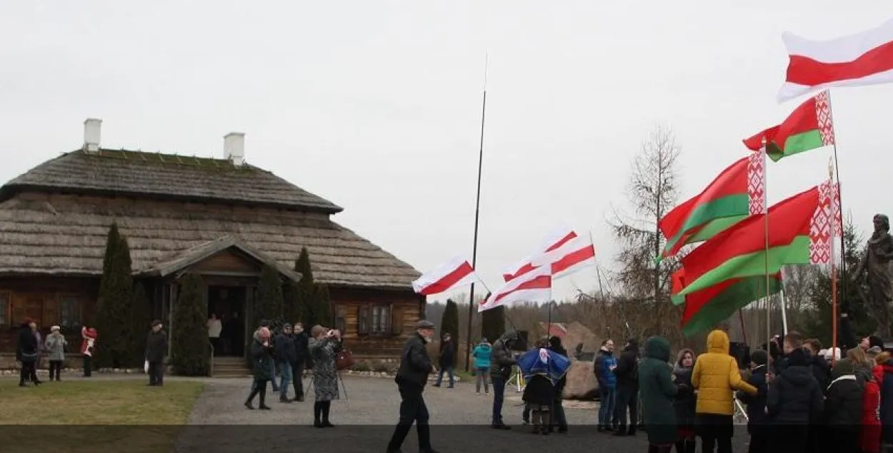 Возле памятника Костюшко и музея-усадьбы на малой родине национального героя / 1reg.by​