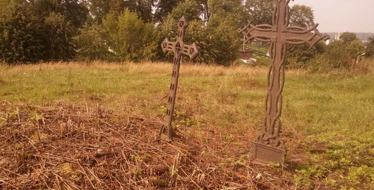 Фотафакт: у Слоніме на мяжы знішчэння знаходзяцца лютэранскія могілкі