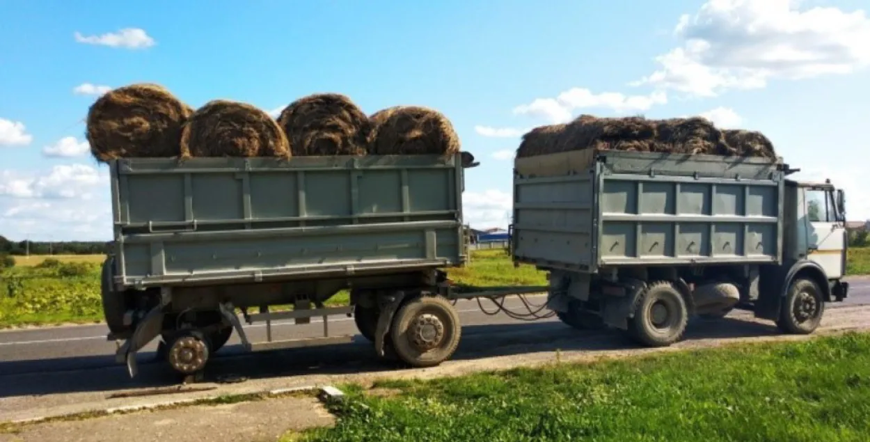 Пад Ляхавічамі на сустрэчную паласу руху выехаў некіруемы МАЗ