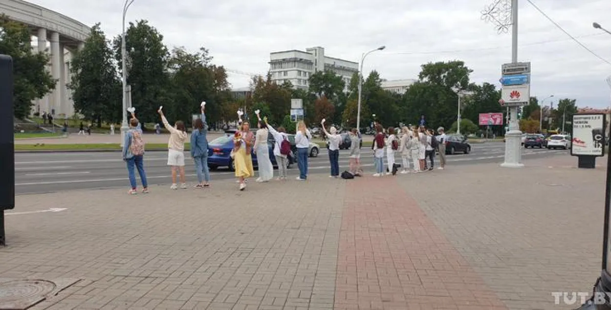 Зранку 13 жніўня ў Мінску зноў сталі ланцугі салідарнасці