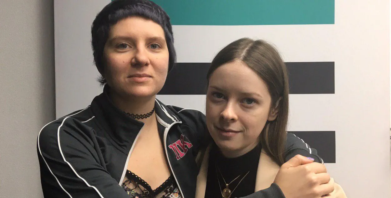 У Беларусі запусціўся першы лесбійскі падкаст: пра што ён і хто яго вядзе