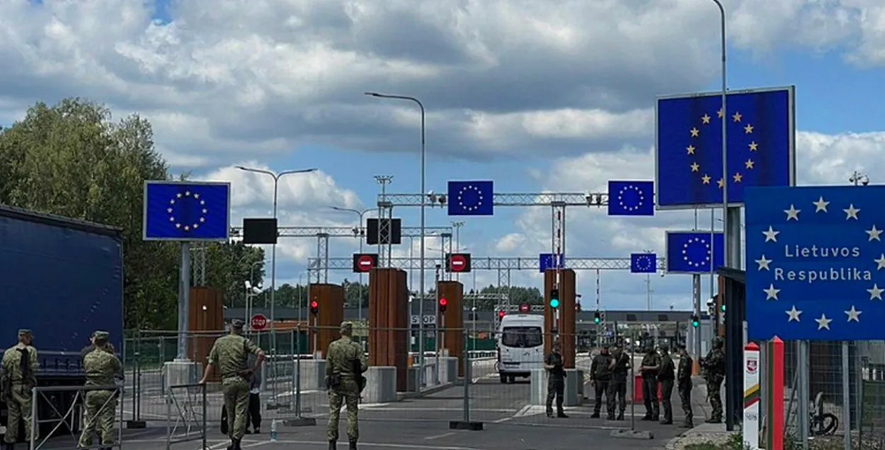 Амаль усе выхадныя рух у пункце пропуску Мядзінінкай быў прыпынены / @granica_bypl
