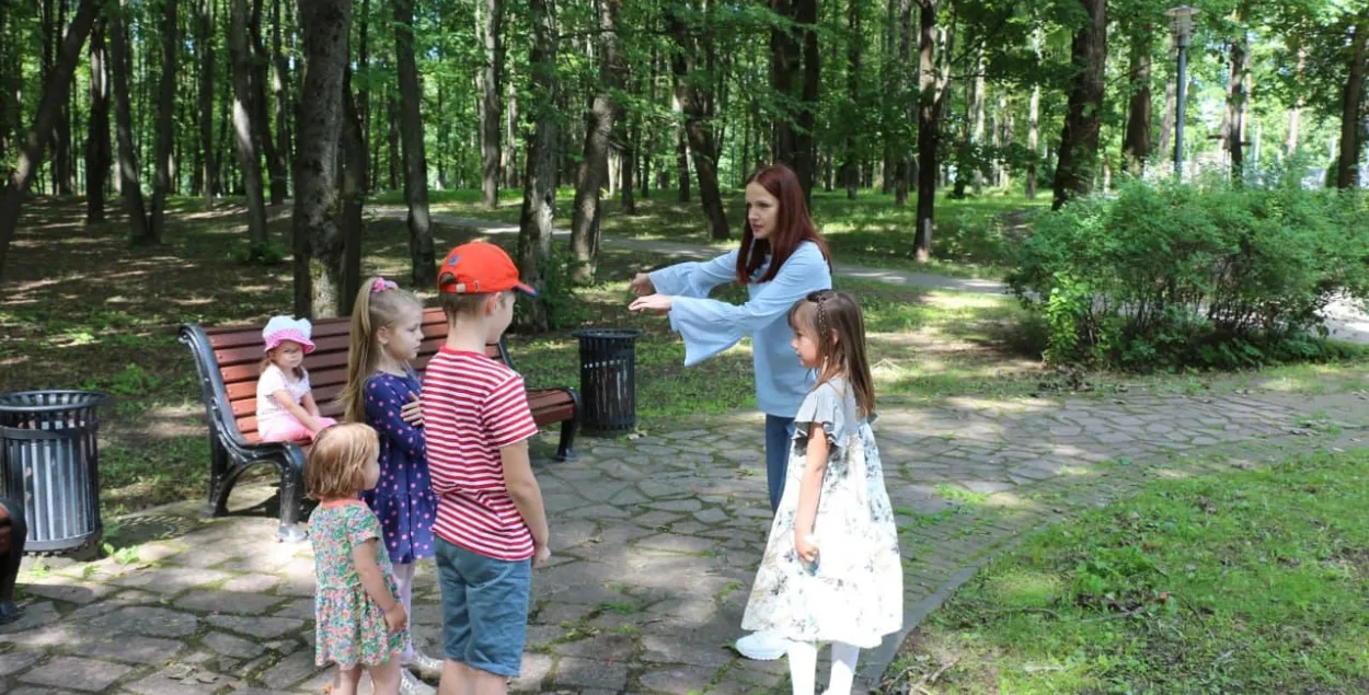 A class in the park / photo from archive