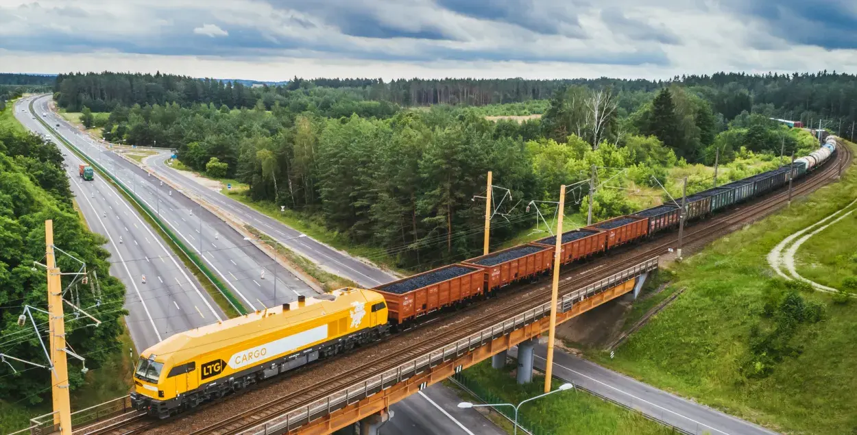 Грузавы састаў "Літоўскіх чыгунак" /&nbsp;litrail.lt