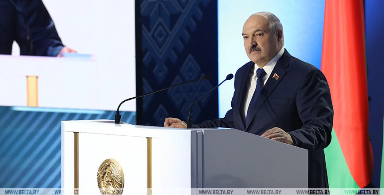 Лукашэнка назваў дзве ўмовы свайго сыходу з улады