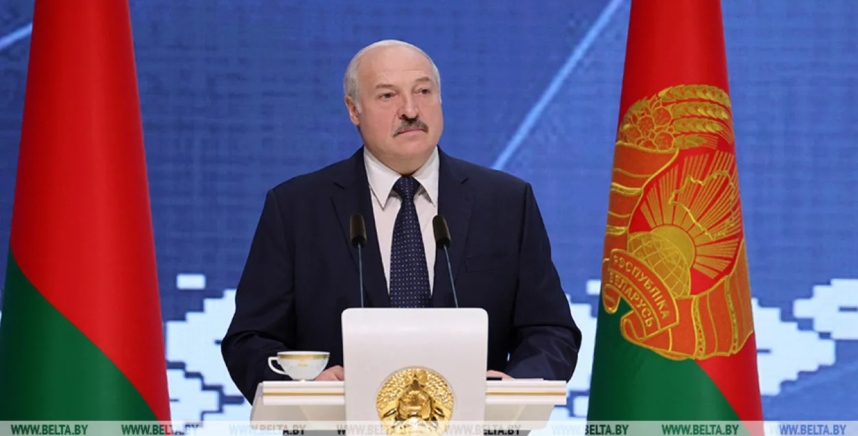 Лукашэнка: я б не сказаў, што сёння хочуць замяніць уладу ў Беларусі