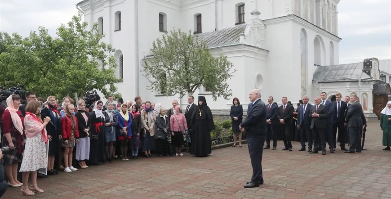 Аляксандр Лукашэнка выступае перад электаратам прытрымліваючыся сацыяльнай дыстанцыі&nbsp;/ belta.by