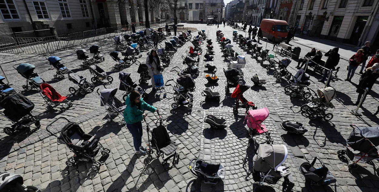 Акцыя ў Львове ў памяць па&nbsp;загінулых дзецях / Reuters​