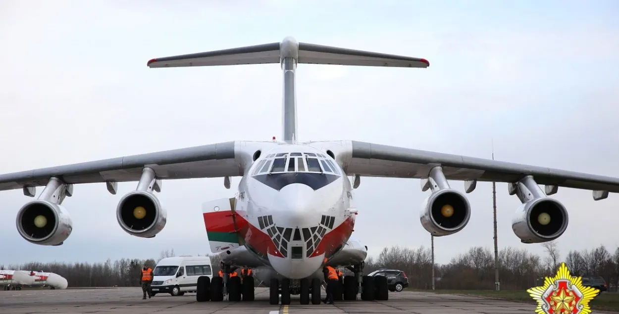 З КНР прыляцеў яшчэ адзін самалёт з гуманітарным грузам