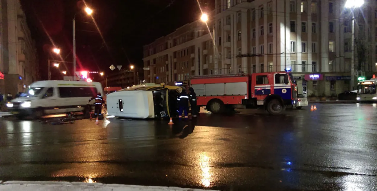 Аўтааварыя ў цэнтры Магілёва перакрыла транспартны рух (фота)