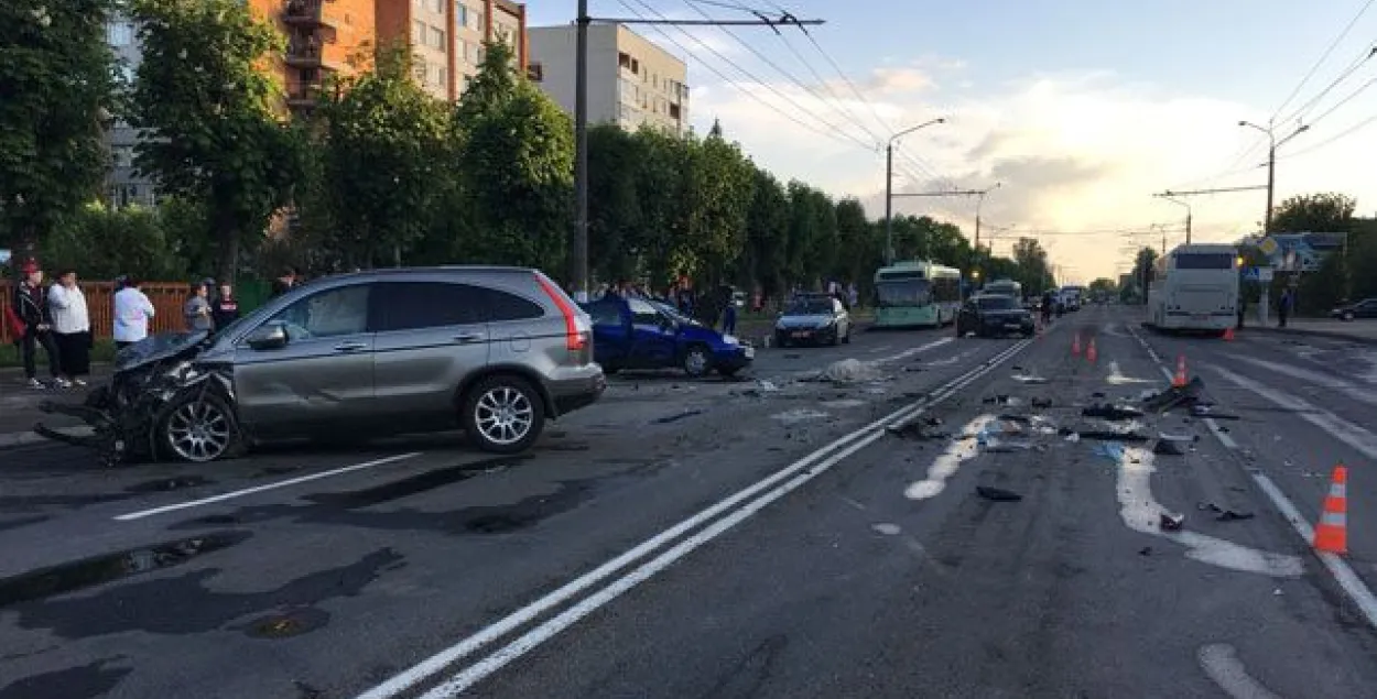 Страшнае ДТЗ у Магілёве: разбіліся аўтобус і тры легкавікі, загінула жанчына