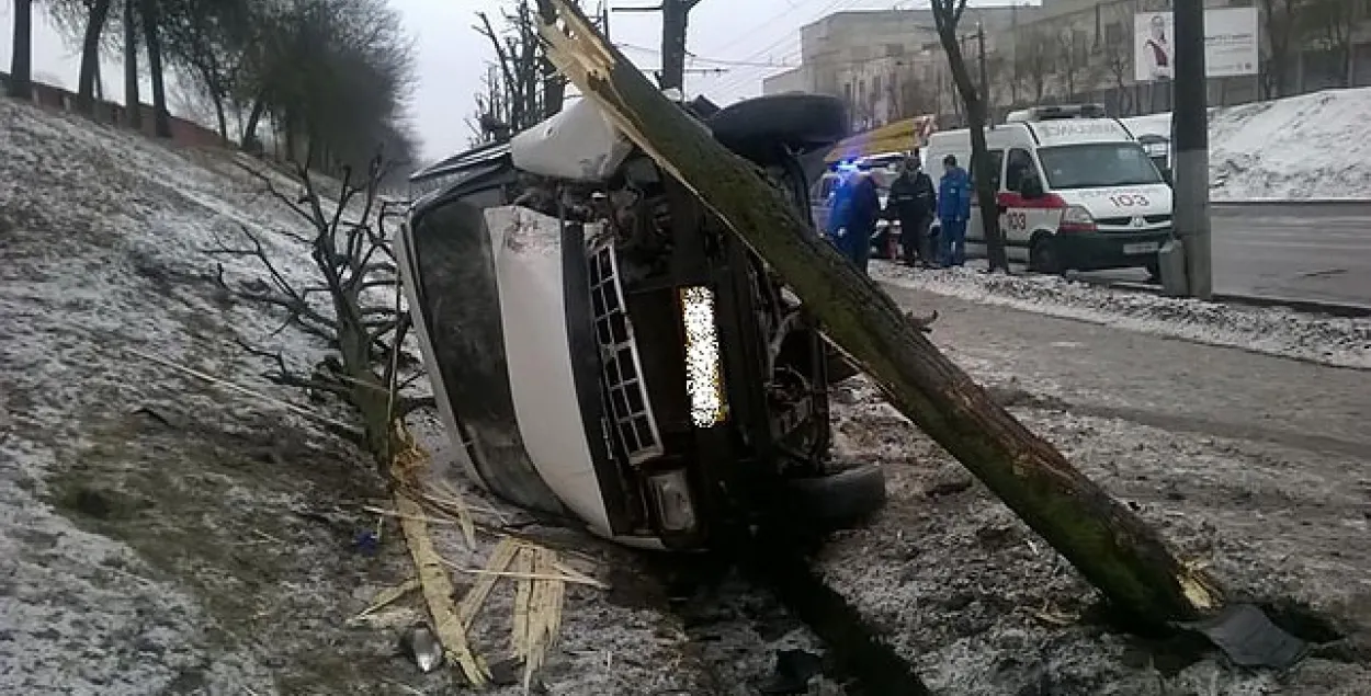 У Магілёве перакулілася маршрутка з пасажырамі (фота)