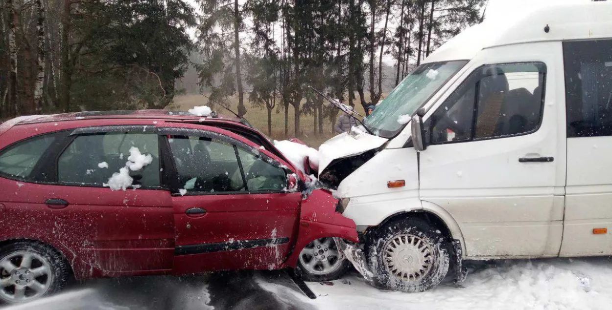 Пасля ДТЗ з маршруткай пад Маладзечна шпіталізавалі 9 чалавек