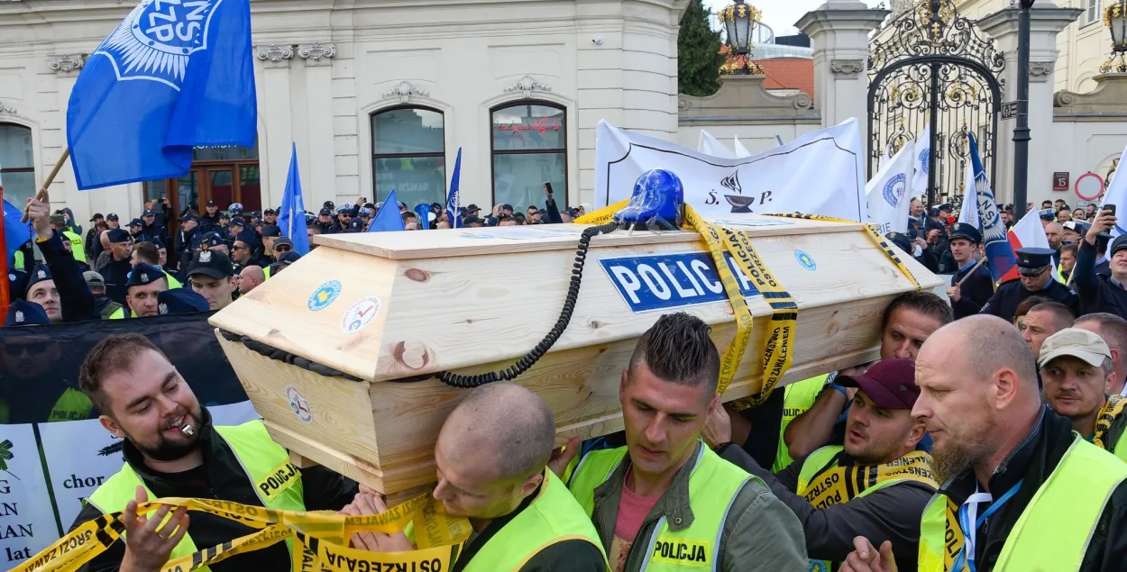Почему полиция в Польше вышла на улицы и перестала штрафовать нарушителей