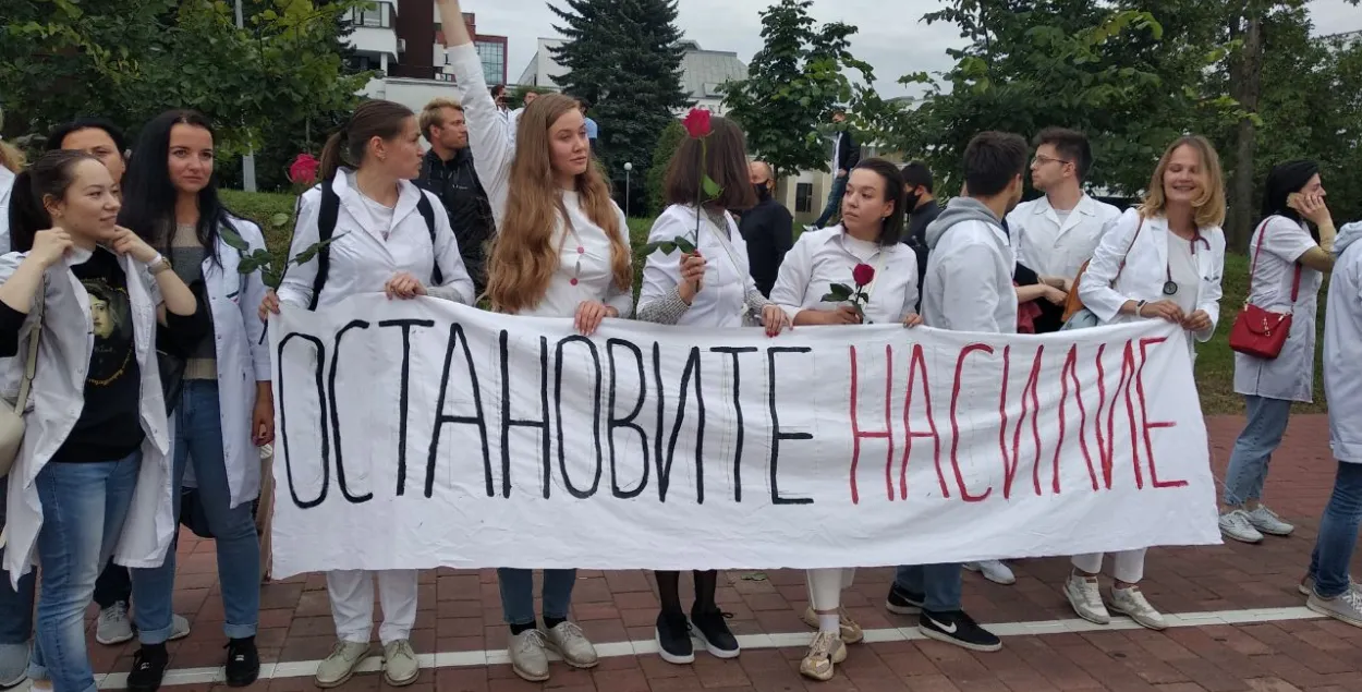 В среду протестовали медики. Силовики не решились их задерживать​