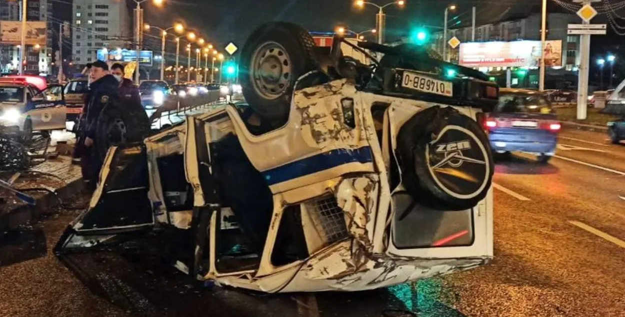 У Мінску перакуліўся міліцэйскі УАЗ