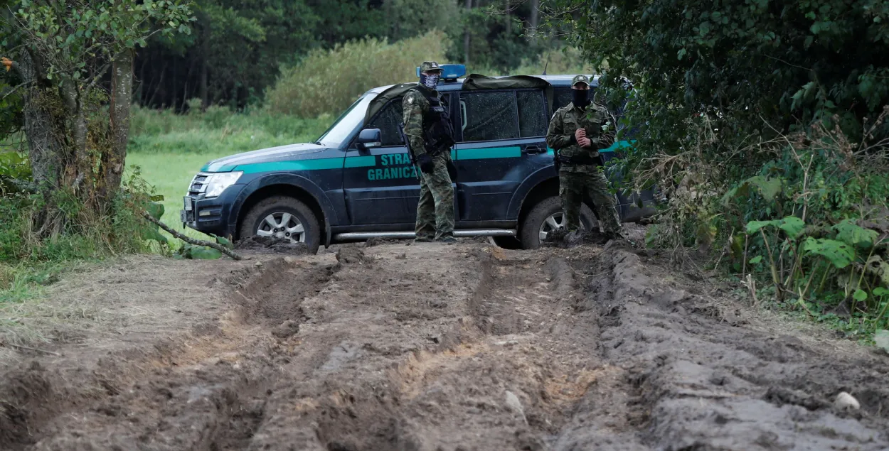 Сем з васьмі выратаваных шпіталізаваныя, адна жанчына засталася пад наглядам памежнікаў&nbsp;/ Reuters