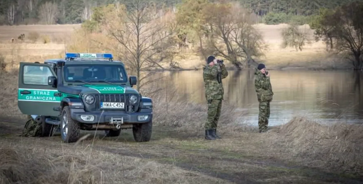 Праз сітуацыю з мігрантамі Польшча ўвяла надзвычайнае становішча на мяжы / twitter.com/Straz_Graniczna​