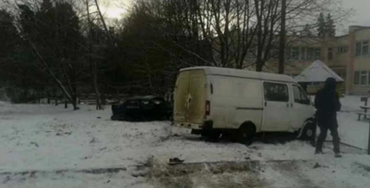 У Оршы мікрааўтобус на летняй гуме вылецеў на паркоўку, загінуў чалавек