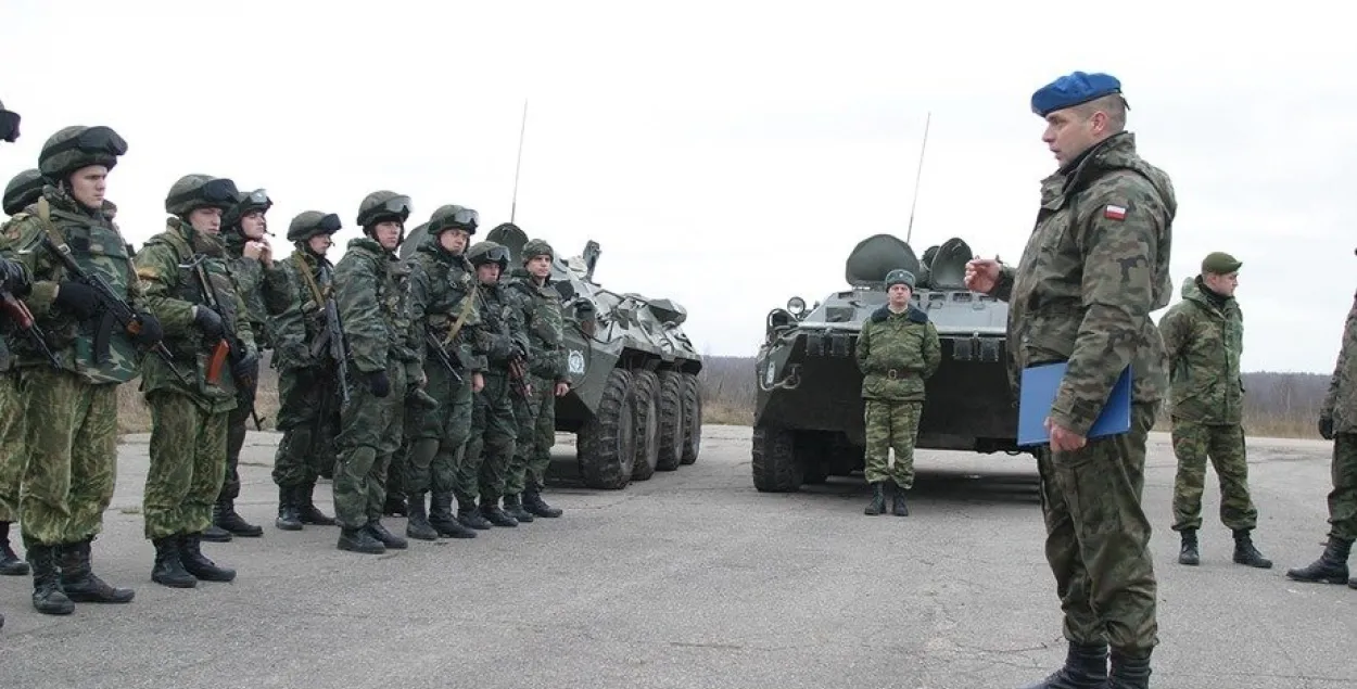 Беларускія міратворцы. Фота: &quot;Белорусская военная газета&quot;.