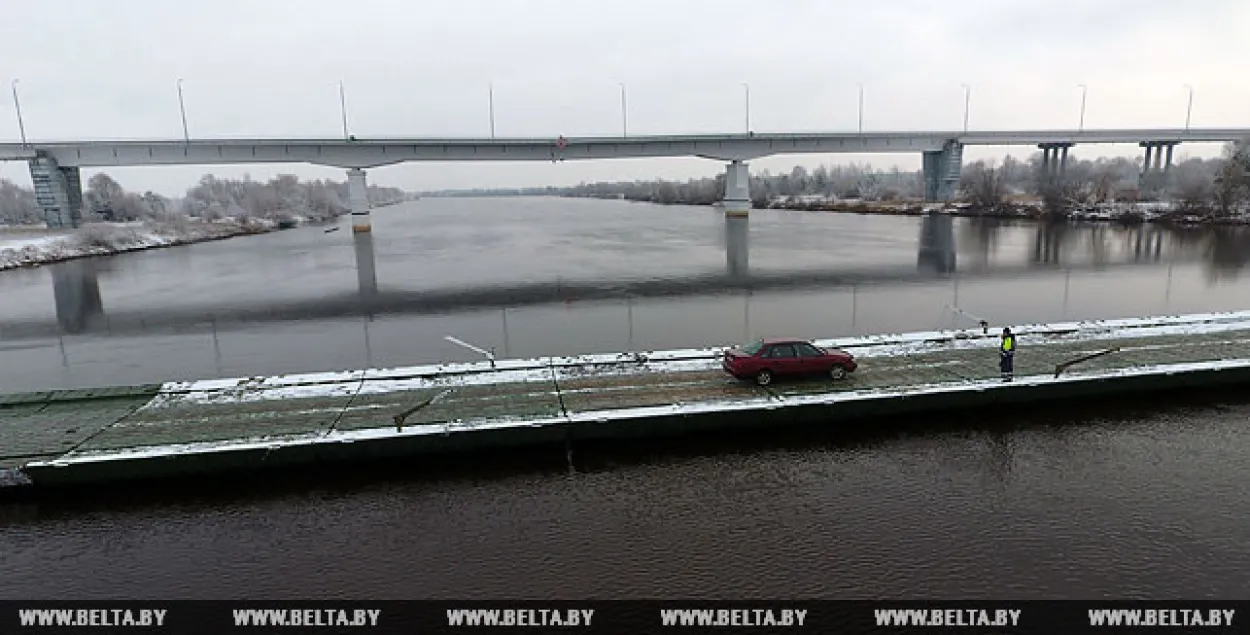 Так выглядел понтонный мост через Припять. Фото: БЕЛТА