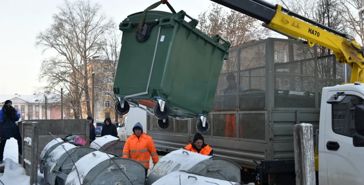 Минские дворы — ад для мусоровозов. Но ГАИ не видит острой проблемы