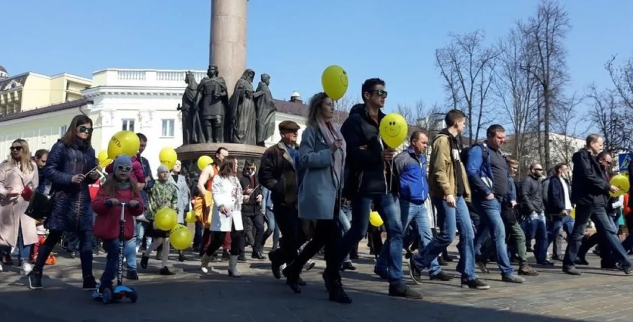 У Брэсце праціўнікі акумулятарнага завода ішлі ды скандавалі: “Не — заводу!”