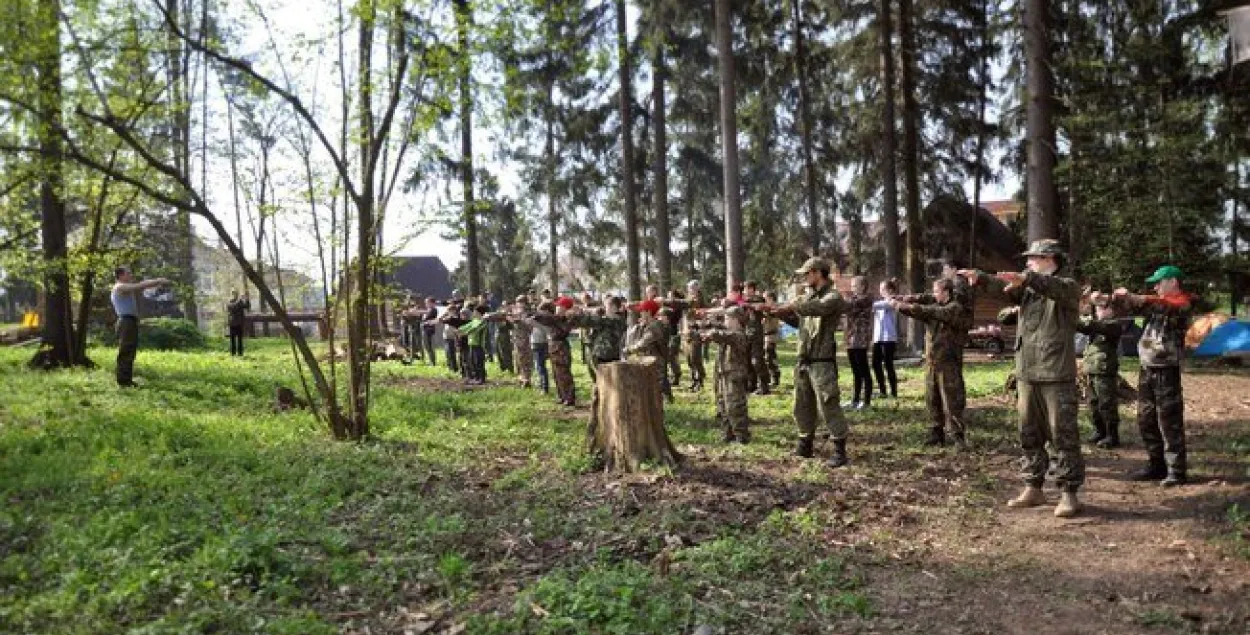 Андрэй Дзмітрыеў хоча, каб Генпракуратура праверыла "ваенна-патрыятычныя клубы"