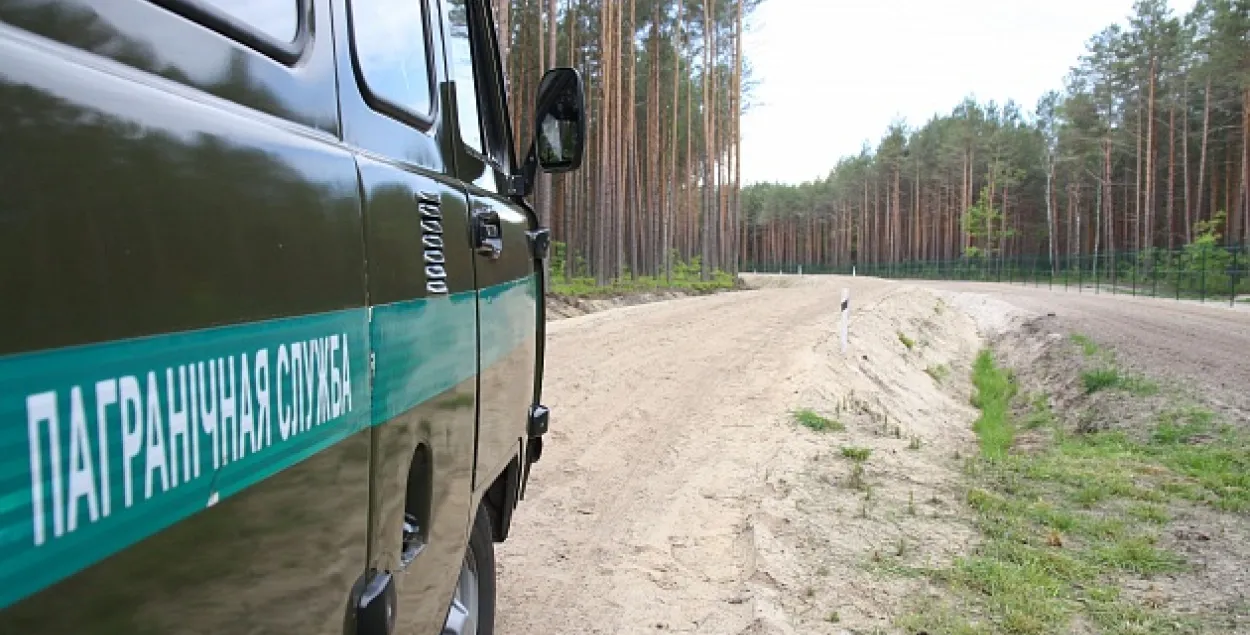 Лідскія памежнікі абстралялі УАЗ з кантрабанднымі цыгарэтамі