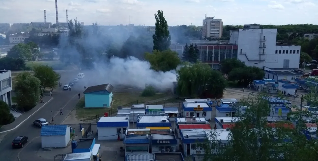  На рынку ў цэнтры Светлагорска здарыўся пажар —  моцны дым бачылі здалёк