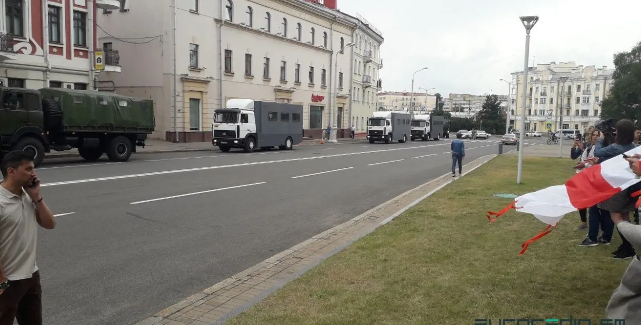 Настаўніца фізікі распавяла, як яе прымушалі зняць Ньютона і павесіць Лукашэнку