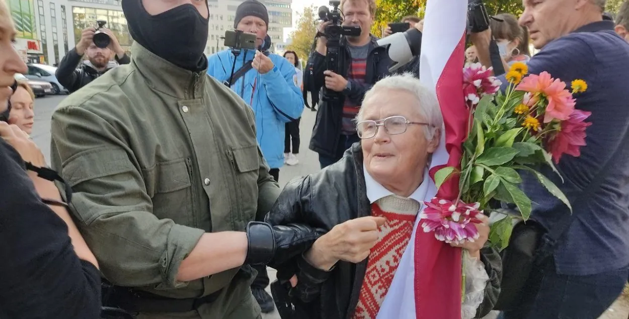 Затрымліваюць Ніну Багінскую / Еўрарадыё